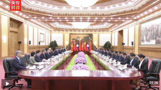 廣東外公用PVC管，手工製作嬰兒搖床，網(wǎng)友：外公滿滿的愛